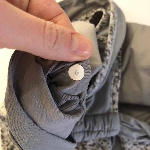 Lululemon Tank Pattern Grey - Picture 7 of 10